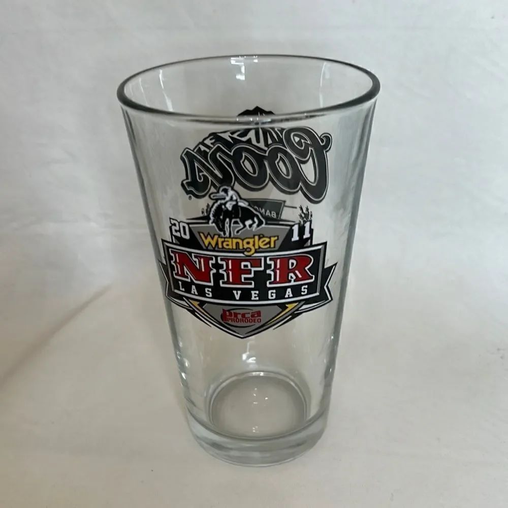 Wrangler NFR Las Vegas Beer Mug Glass 2011 Coors Banquet 16 Ounces Bar 6 In Tall